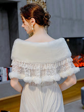 Châle En Fausse Fourrure Et Dentelle Pour Occasion Spéciale