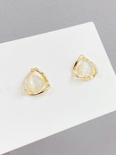 Clous d'oreilles minimalistes irréguliers