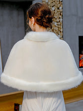 Châle En Fausse Fourrure Pour Occasion Spéciale