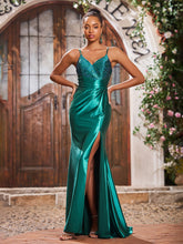 Robe Perlée en Satin Extensible à Bretelles Spaghetti et Col en V avec Fente Vert Foncé