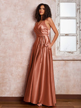 Maxi Robe en Satin à Bretelles Spaghetti avec Poches Rouille