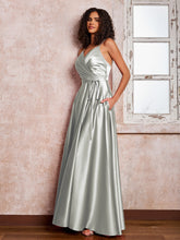 Maxi Robe en Satin à Bretelles Spaghetti avec Poches Argent