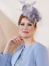 Chapeau de banquet en lin à plumes en maille avec des plumes