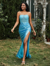 Robe Fourreau en Paillettes avec Déco Strass et Fente Jade