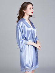 Robes en Satin à Encolure en V et à Bordure en Dentelle Florale Longueur Genou