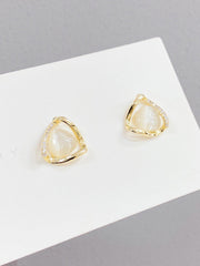 Clous d'oreilles minimalistes irréguliers