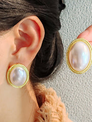 Boucles d'oreilles baroques vintage ovales en perle style Audrey Hepburn