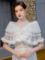 Châle En Fausse Fourrure Et Dentelle Pour Occasion Spéciale