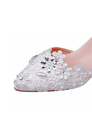 Chaussures de Mariage Blanches en Dentelle et Strass à Bout Pointu