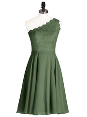 Une Epaule Dentelle Robe Demoiselle d'honneur Courte Olive Verte Grande Taille