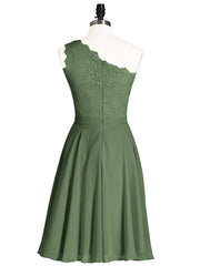 Une Epaule Dentelle Robe Demoiselle d'honneur Courte Olive Verte Grande Taille