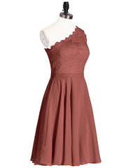 Une Epaule Dentelle Robe Demoiselle d'honneur Courte terracotta Grande Taille