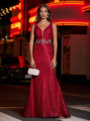 Robe Fourreau en Dentelle Perlée à Col en V Plongeant Bordeaux