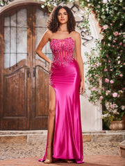 Robe Fourreau Appliquée en Satin avec Fente Haute en Diamant Sans Bretelles Fuchsia