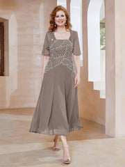 Robe à Encolure Carrée en Mousseline Longueur de Mollet avec Perles Taupe Grande Taille