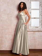 Maxi Robe en Satin à Bretelles Spaghetti avec Poches Taupe