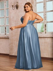 Dentelle et Tulle Longue Robe avec Col en Cœur Bleu de Schiste