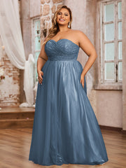 Dentelle et Tulle Longue Robe avec Col en Cœur Bleu de Schiste