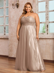 Dentelle et Tulle Longue Robe avec Col en Cœur Taupe Grande Taille