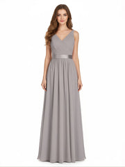 Col en V Mousseline Robe Demoiselle d'honneur avec Satin Ceinture Nœud Argent