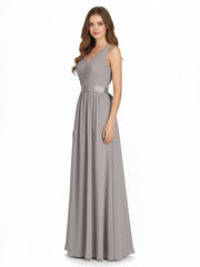 Col en V Mousseline Robe Demoiselle d'honneur avec Satin Ceinture Nœud Argent