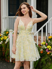 Robe de retour avec appliqués de fleurs et décolleté plongeant en V Jonquille