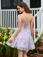 Robe de retour avec appliqués de fleurs et décolleté plongeant en V Lilas