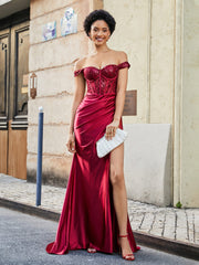 Robe de Soirée en Satin Extensible à Hors de l'Épaule avec Traîne Balayage Bordeaux Grande Taille