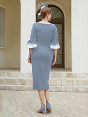 Robe Fourreau Plissée et Appliquée à Encolure en Scoop Bleu Poudré