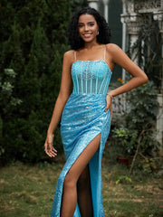 Robe Fourreau en Paillettes avec Déco Strass et Fente Jade