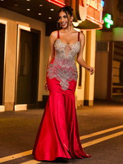 Robe Sirène en Satin à Bretelles Spaghetti avec Strass Bordeaux