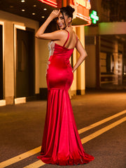 Robe Sirène en Satin à Bretelles Spaghetti avec Strass Bordeaux