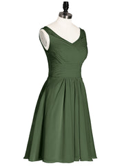 Col en V Mousseline Robes Demoiselle d'honneure Courtes Olive Verte Grande Taille